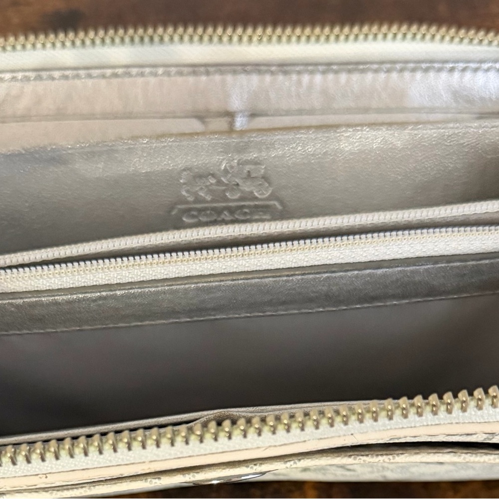 Coach Cream and Gray Women's Wallet-Y2K - Picture 9 of 11